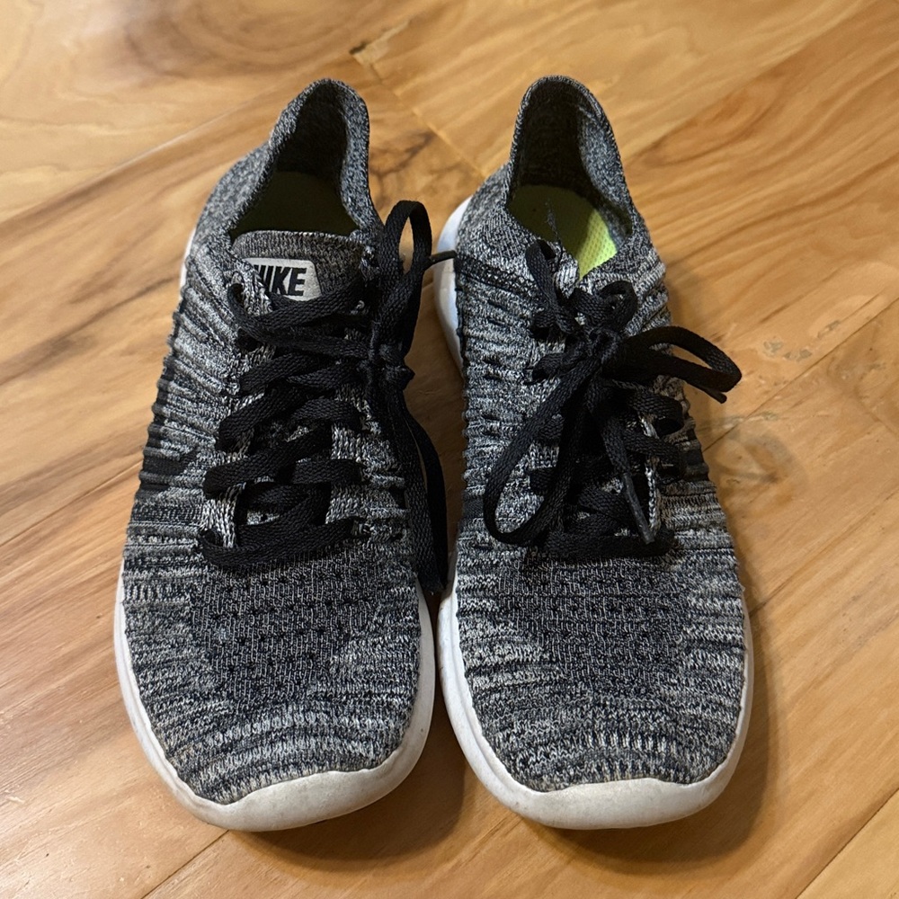 Nike Tennis Shoes
